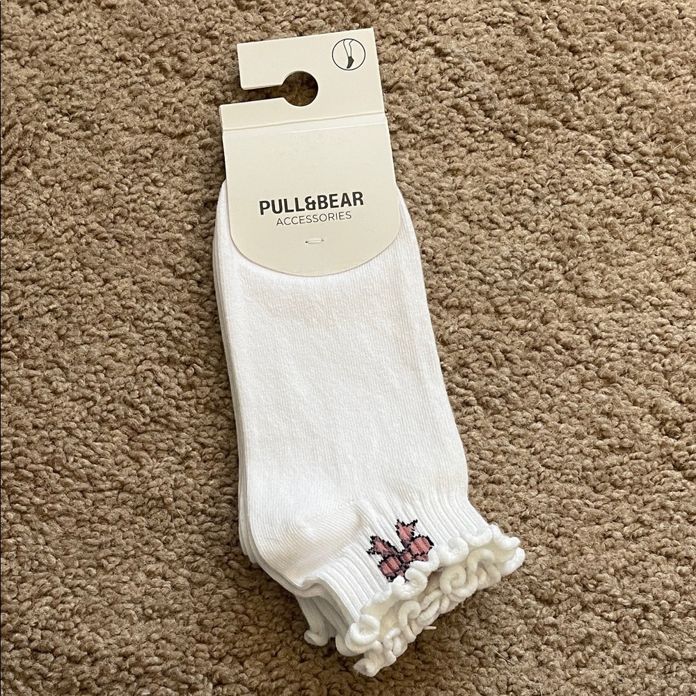 Pull&Bear White Ankle Socks with Pink Bow Detail